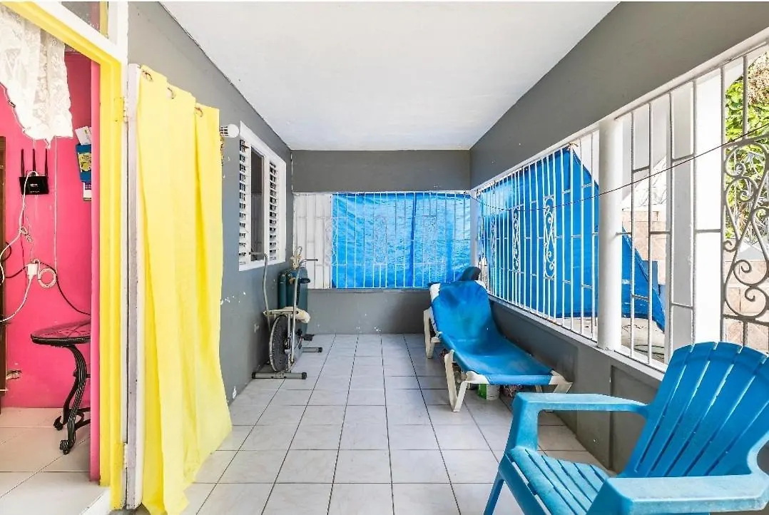 Homestay Colorful Private Room Oasis Montego Bay